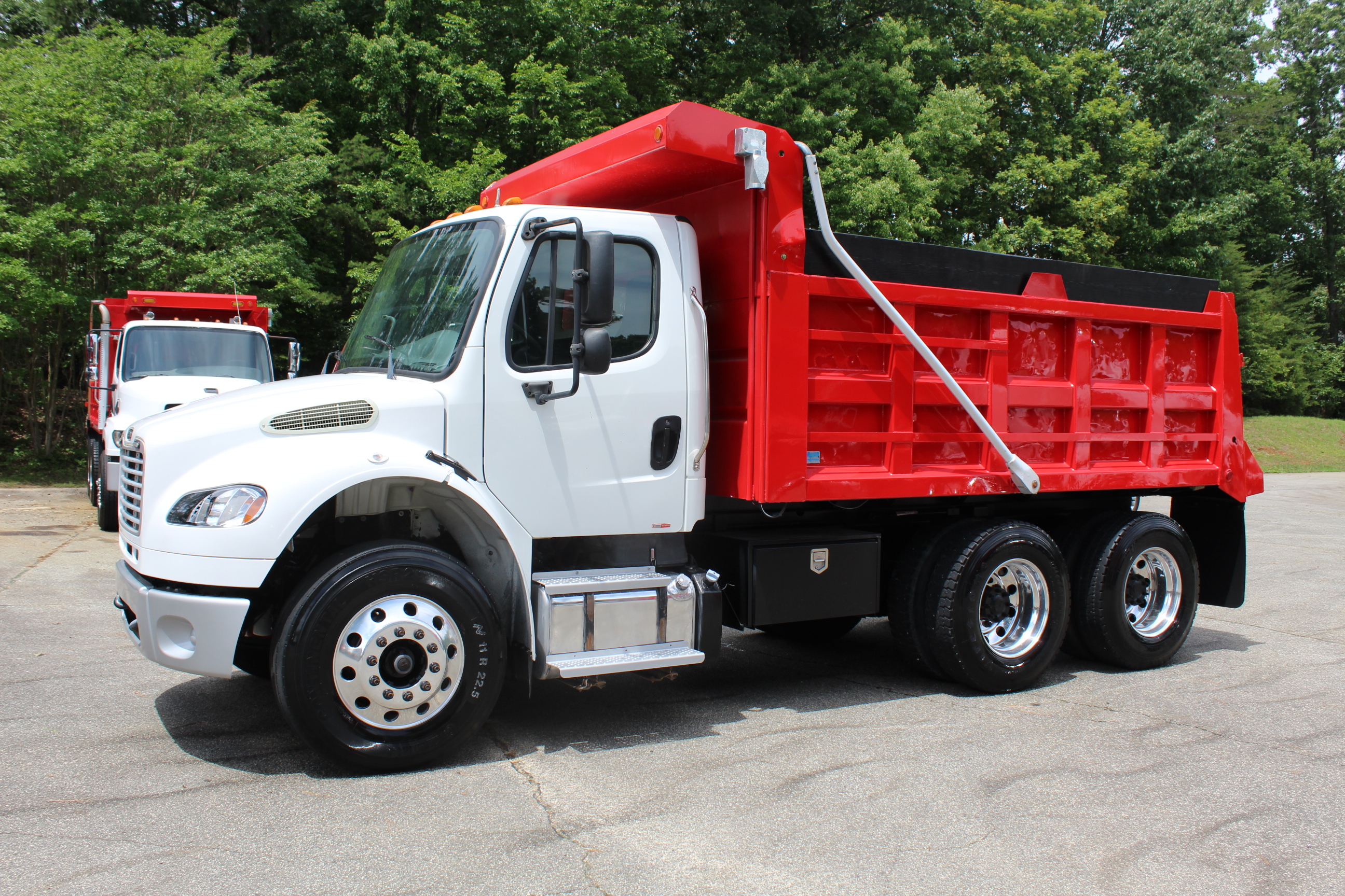 2013 FREIGHTLINER BUSINESS CLASS M2 106 in Mc Leansville, NC