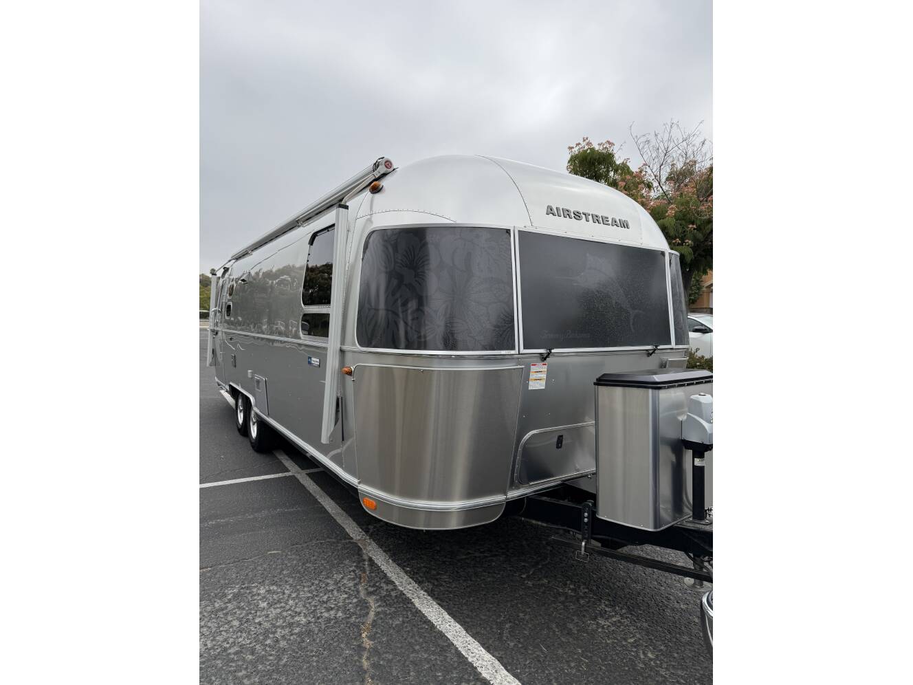 A photo of this 2018 Airstream TOMMY BAHAMA 27FB