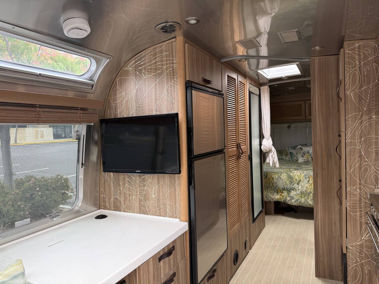 A photo of this 2018 Airstream TOMMY BAHAMA 27FB