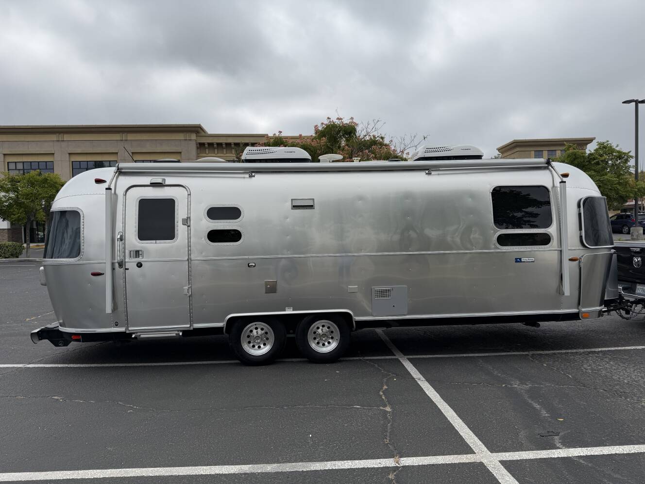 A photo of this 2018 Airstream TOMMY BAHAMA 27FB