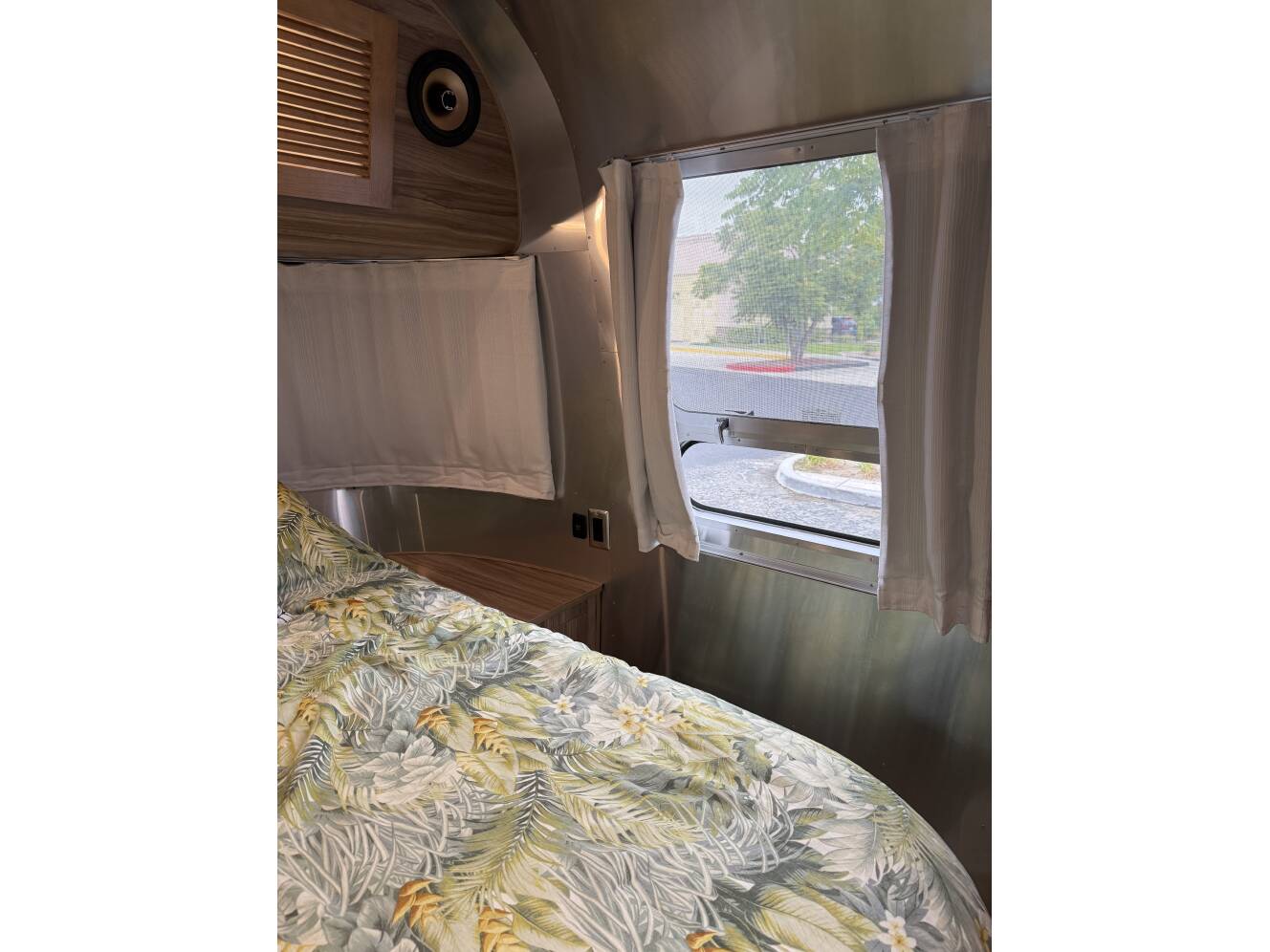 A photo of this 2018 Airstream TOMMY BAHAMA 27FB