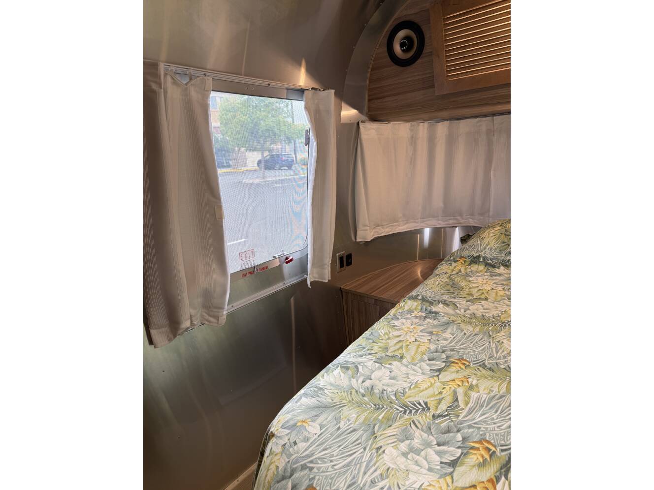 A photo of this 2018 Airstream TOMMY BAHAMA 27FB