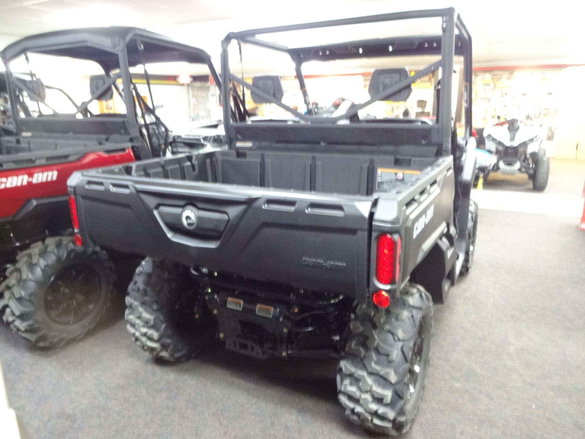 2025 Can-Am Defender DPS HD9 in zulu IN