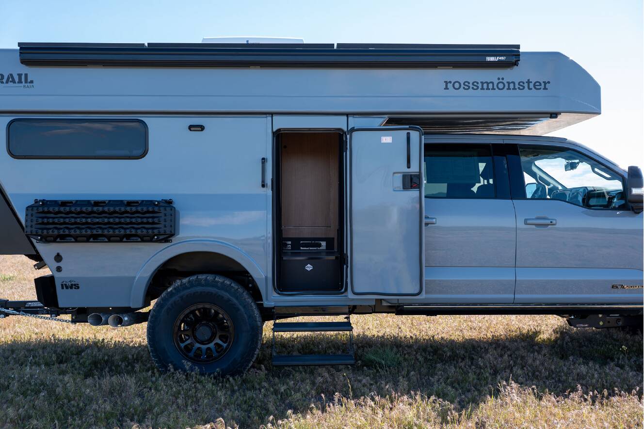 A photo of this 2026 Rossmonster BAJA TRAIL LX