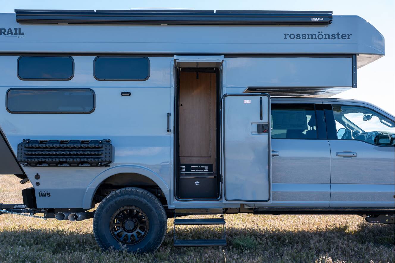 A photo of this 2026 Rossmonster BAJA TRAIL LX