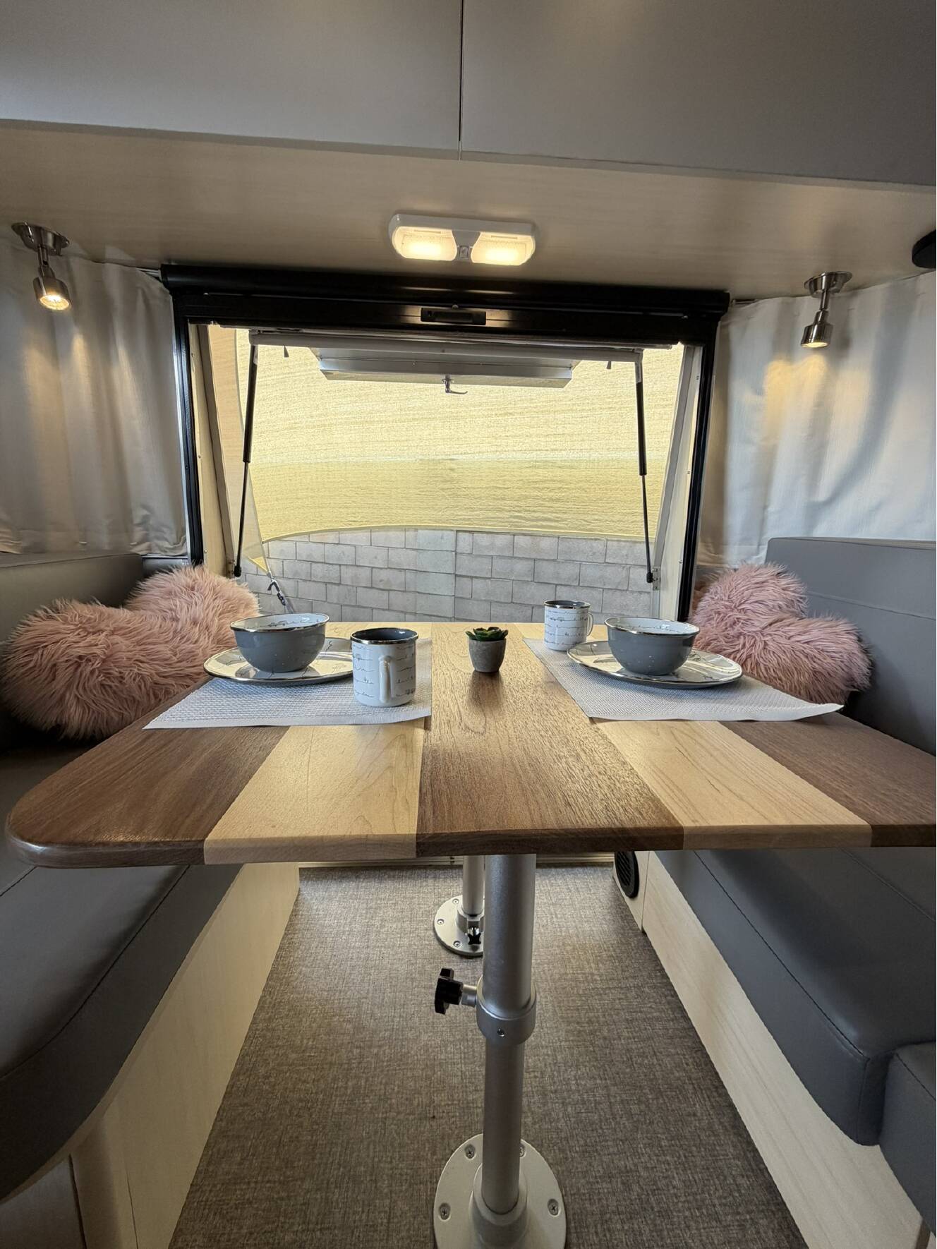 A photo of this 2023 Airstream FLYING CLOUD 25FB TWIN