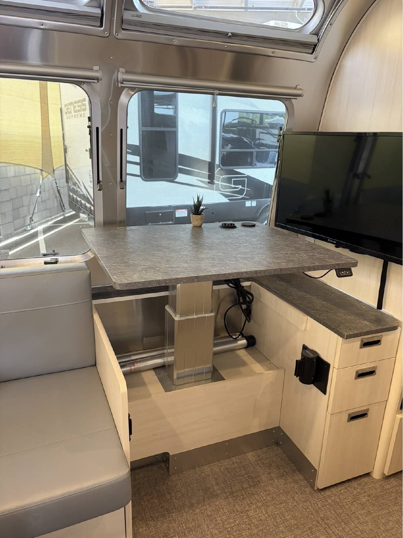 A photo of this 2023 Airstream FLYING CLOUD 25FB TWIN
