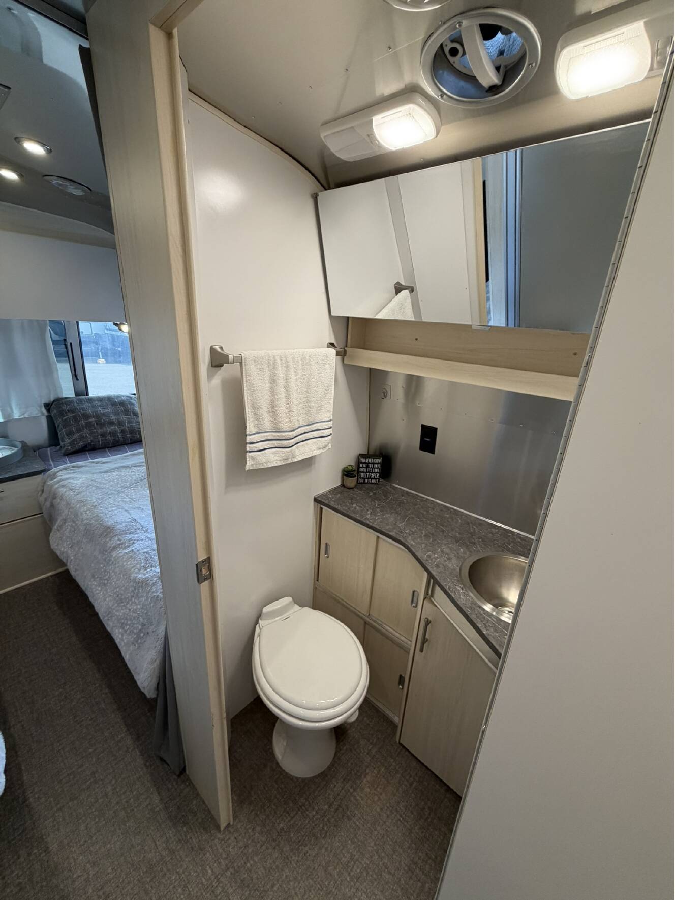 A photo of this 2023 Airstream FLYING CLOUD 25FB TWIN
