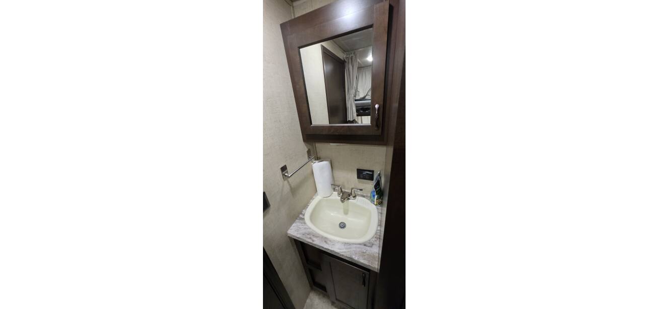 A photo of this 2020 East To West DELLA TERRA 27 KNS