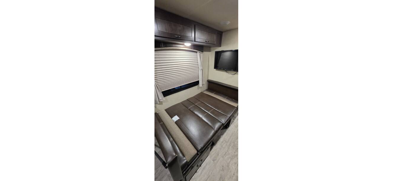 A photo of this 2020 East To West DELLA TERRA 27 KNS