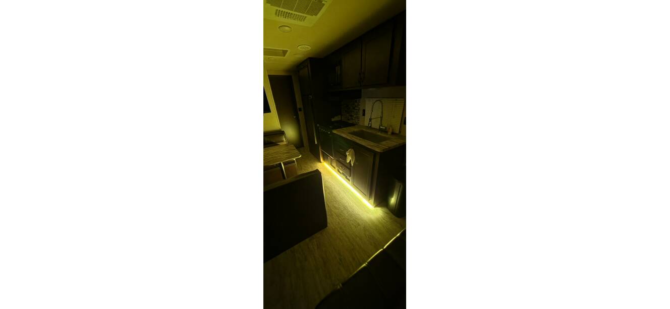 A photo of this 2020 East To West DELLA TERRA 27 KNS