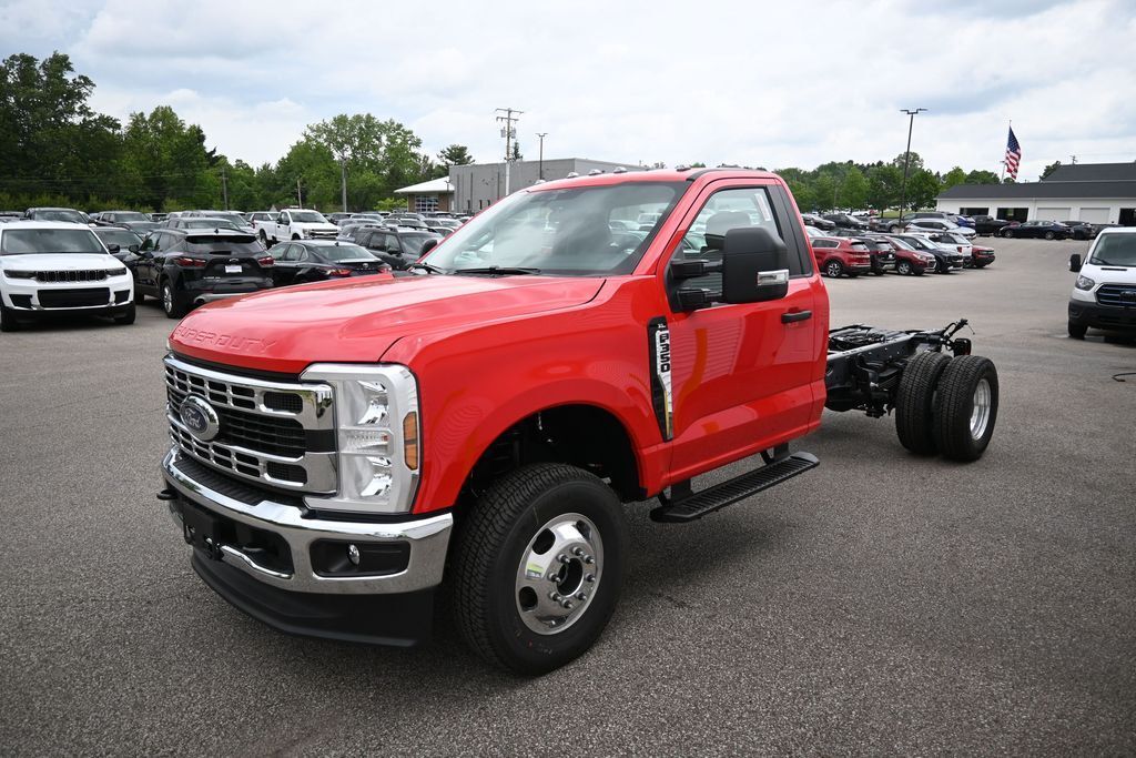 2026 FORD F350 XLT in Charlottesville, VA