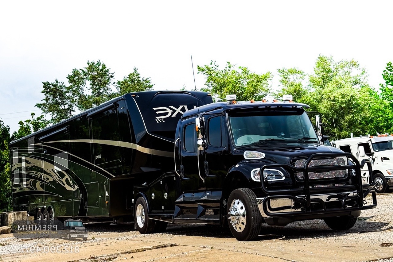 2023 FREIGHTLINER BUSINESS CLASS M2 106 in Bloomington, IN