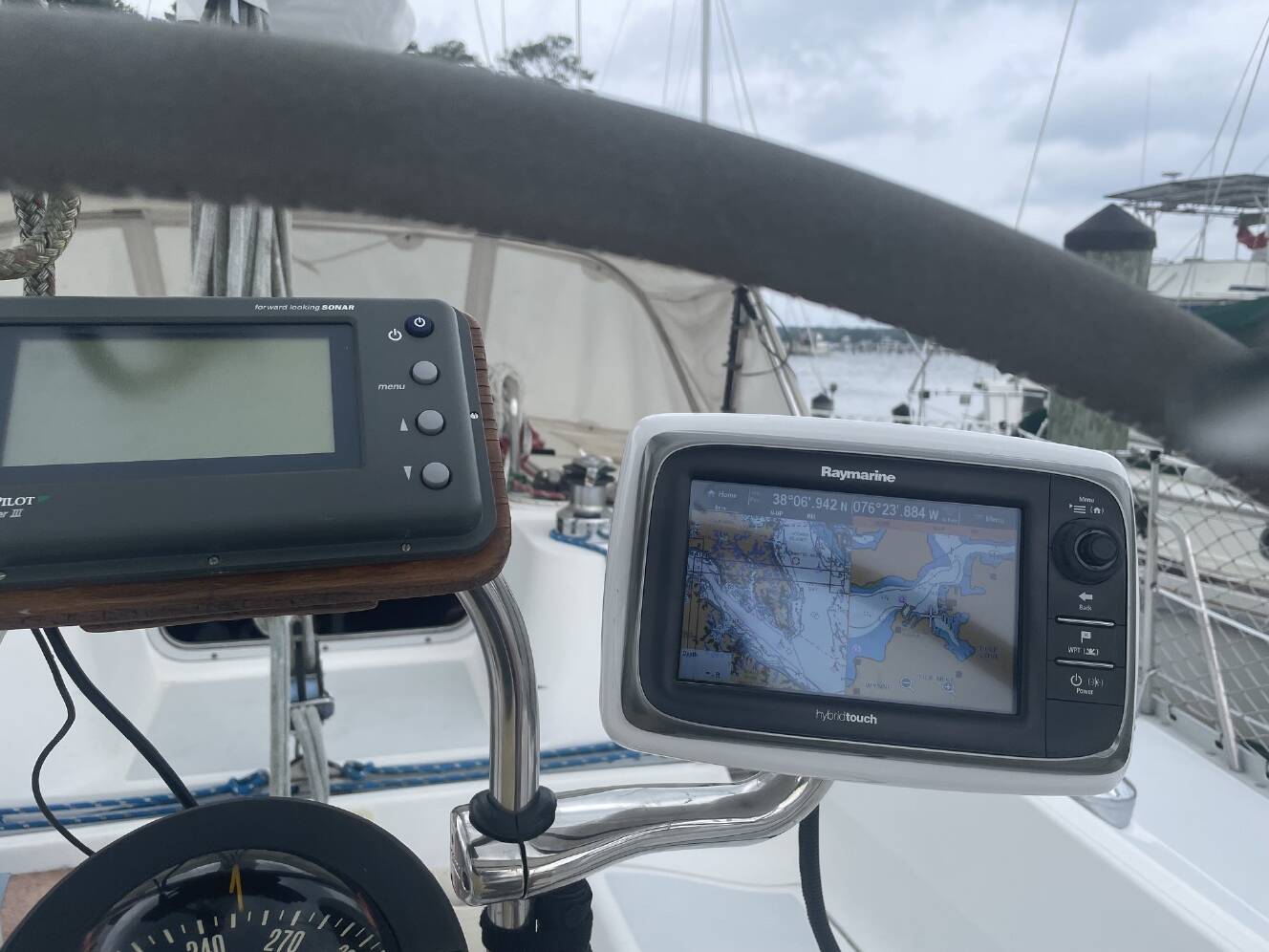 A photo of this 1989 Hunter LEGEND 37