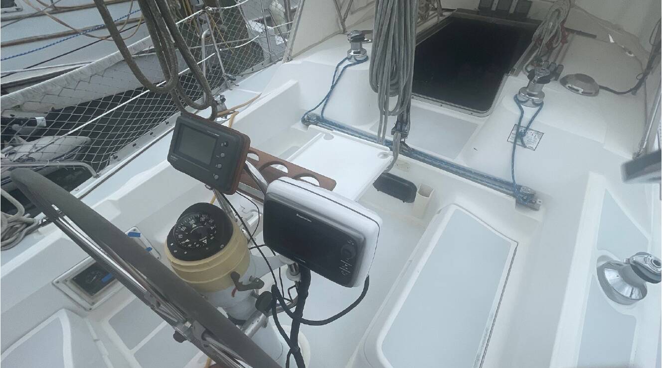 A photo of this 1989 Hunter LEGEND 37