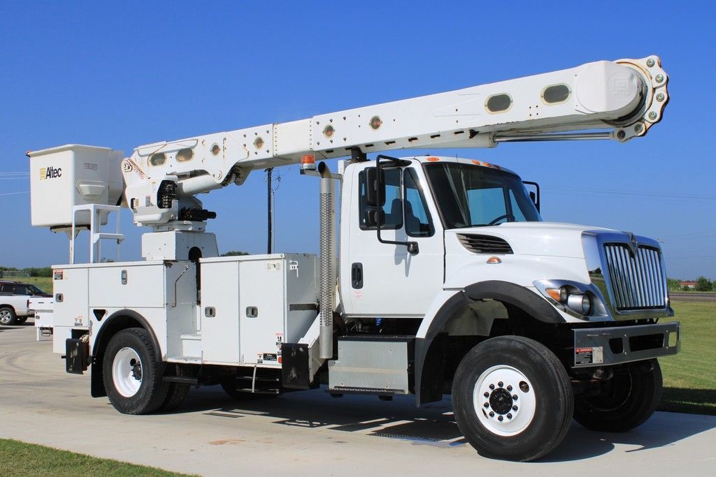 2018 International 7300 4x4 / Altec AM55-MH in Bryan, TX