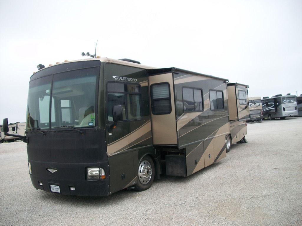 2005 Fleetwood Discovery 39S in denton TX