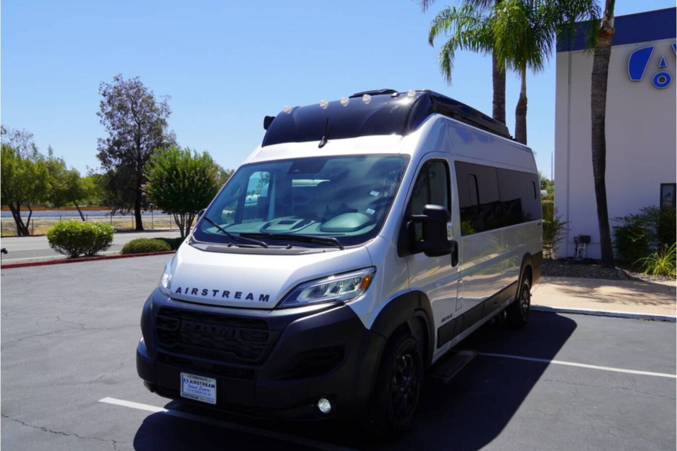 A photo of this 2026 Airstream Rangeline Pop Top
