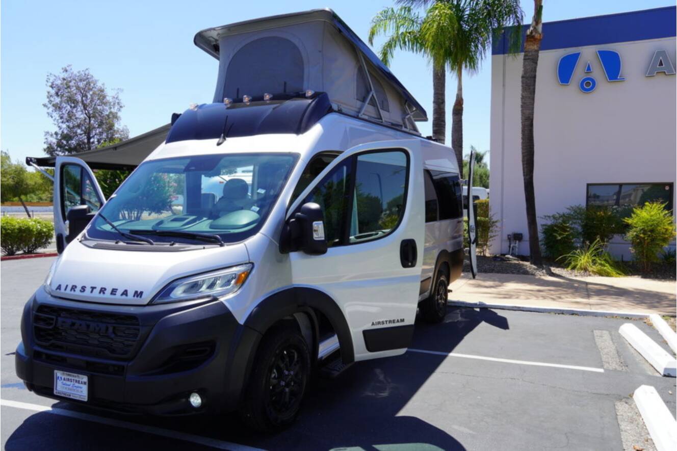 A photo of this 2026 Airstream Rangeline Pop Top