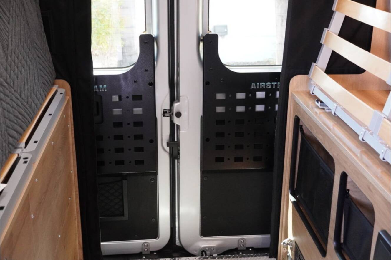 A photo of this 2026 Airstream Rangeline Pop Top