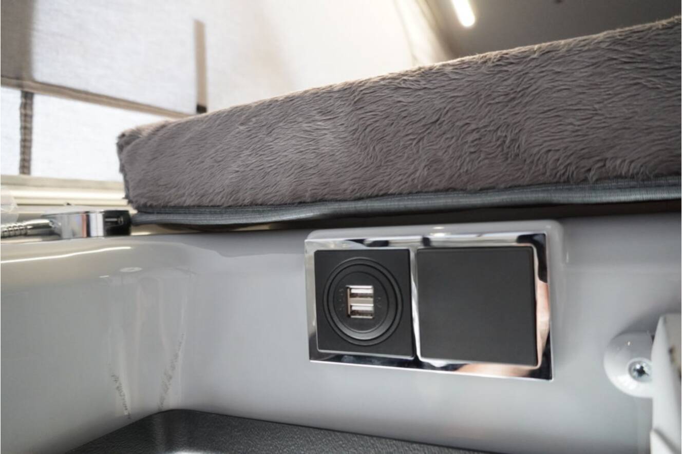 A photo of this 2026 Airstream Rangeline Pop Top