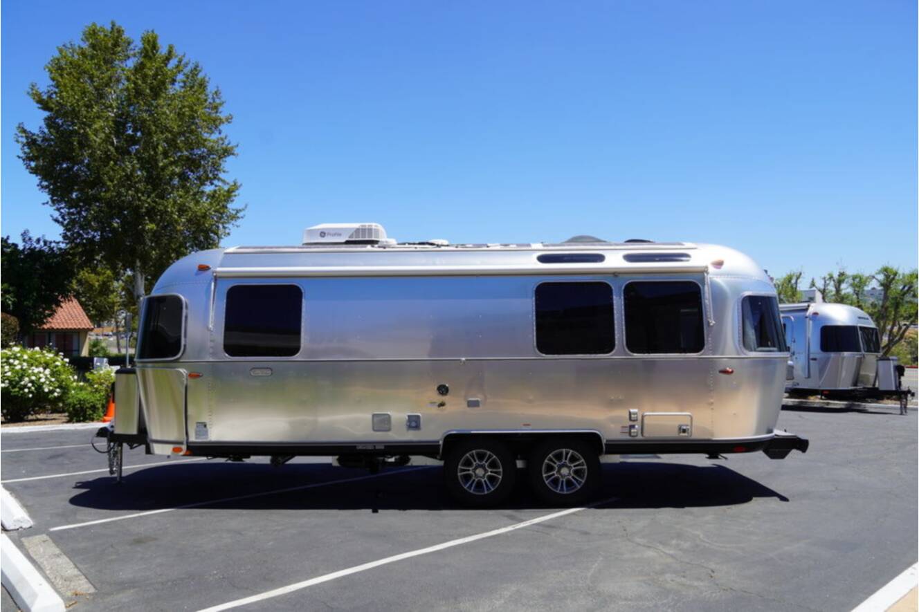 A photo of this 2026 Airstream Trade Wind 25FBQ Hatch