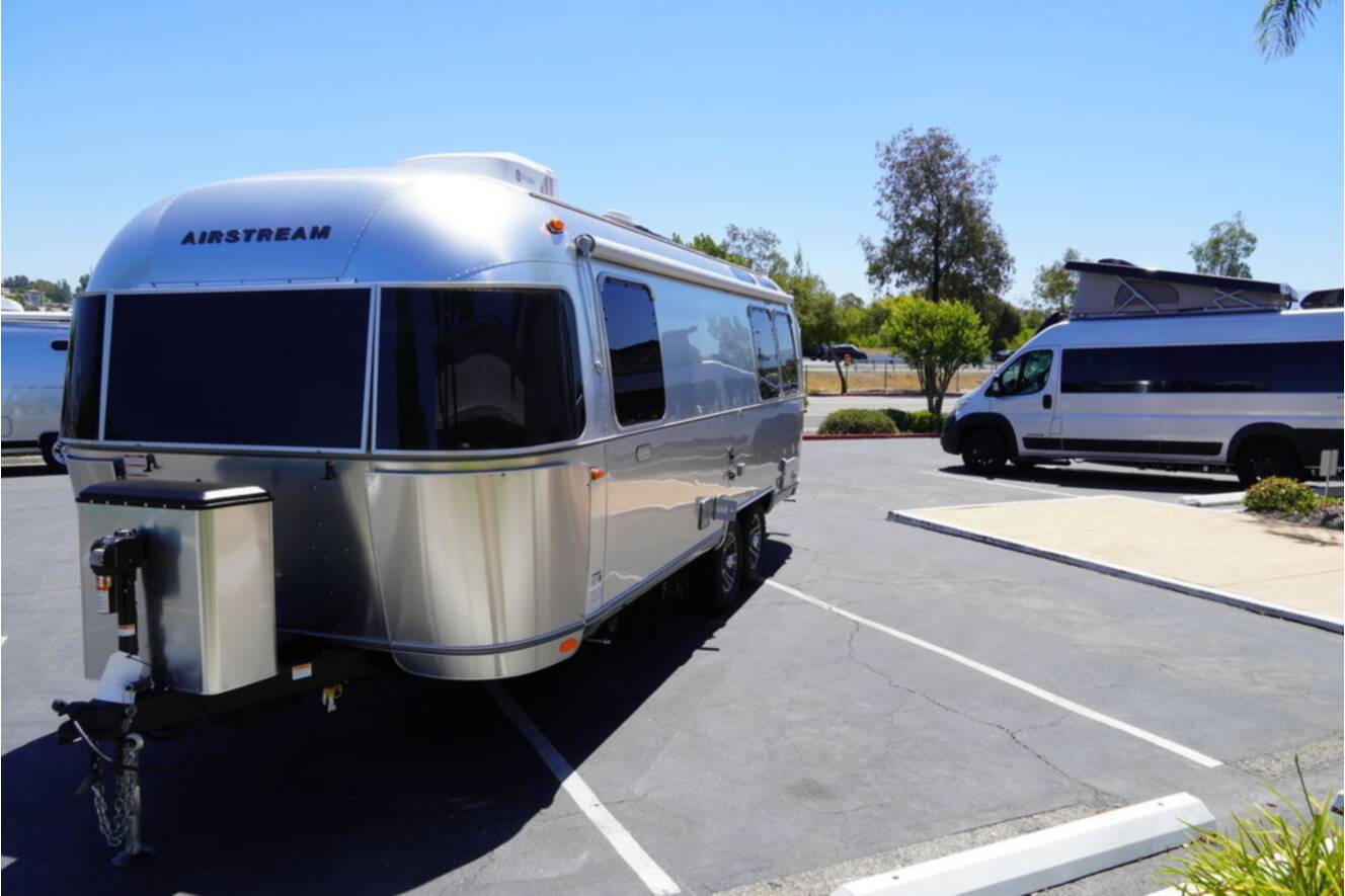 A photo of this 2026 Airstream Trade Wind 25FBQ Hatch