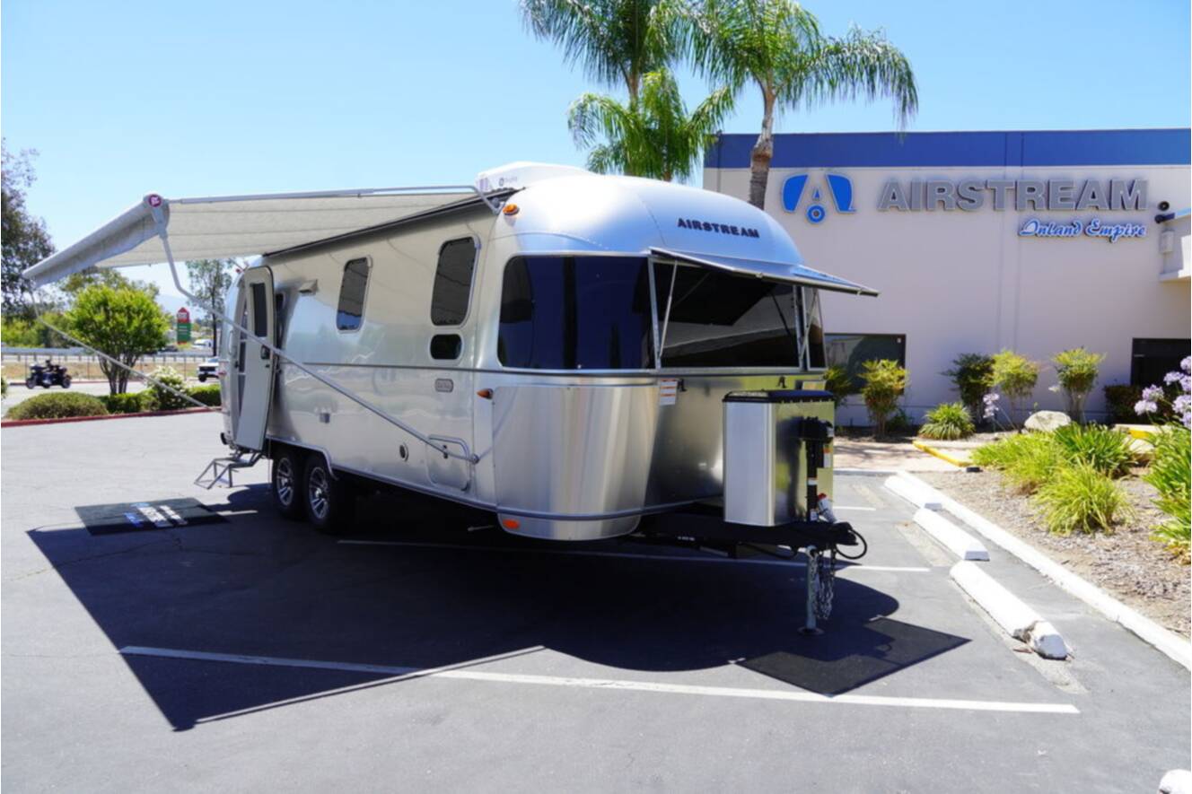 A photo of this 2026 Airstream Trade Wind 25FBQ Hatch