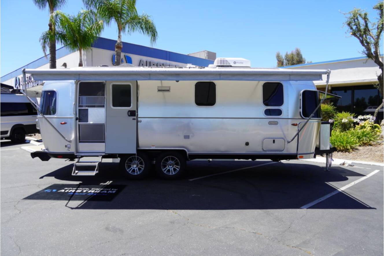 A photo of this 2026 Airstream Trade Wind 25FBQ Hatch