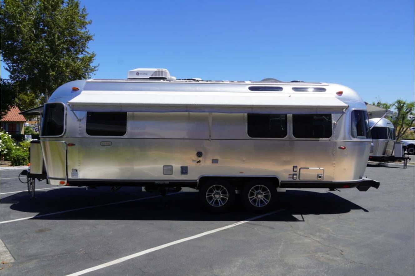 A photo of this 2026 Airstream Trade Wind 25FBQ Hatch