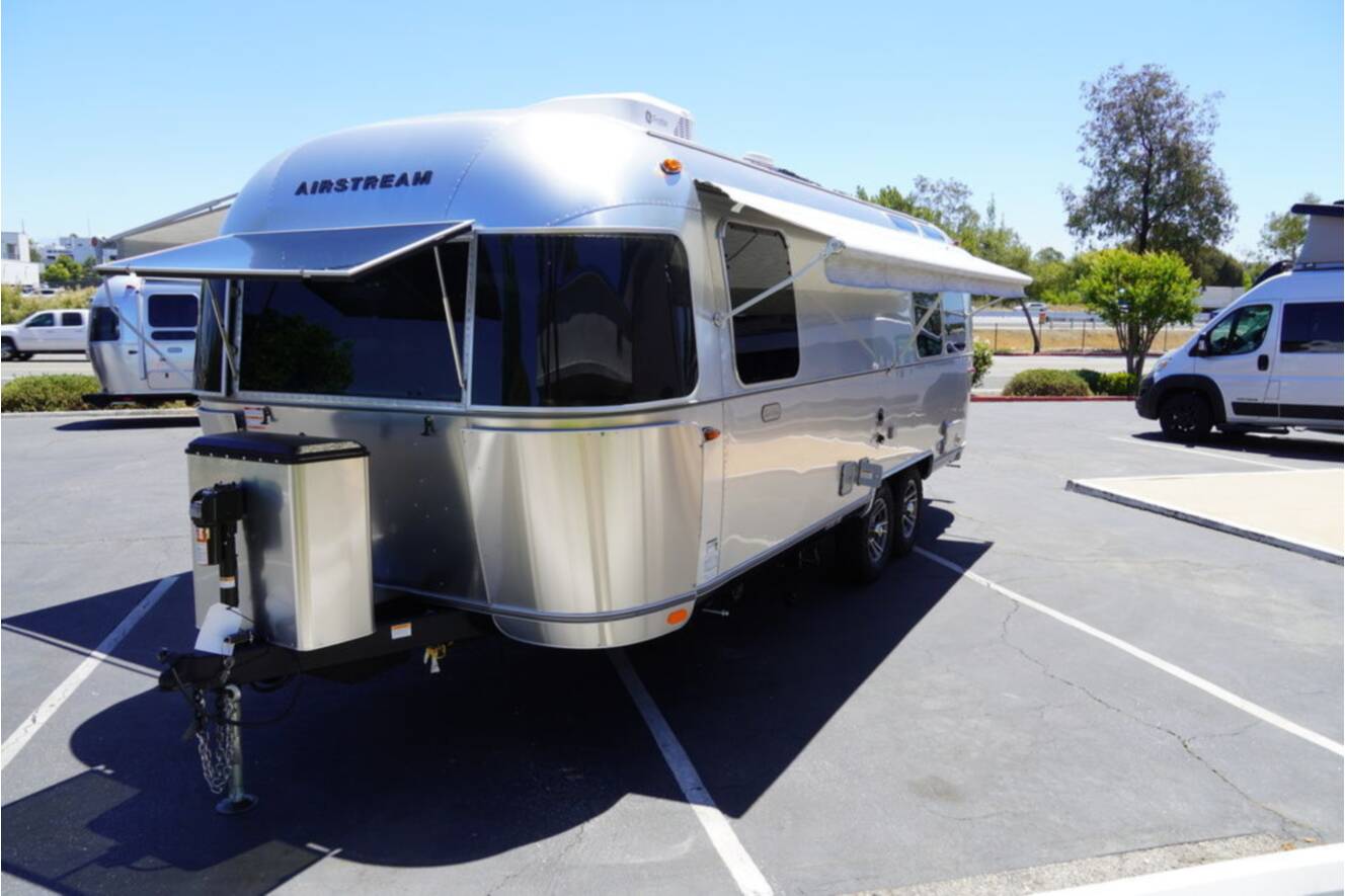 A photo of this 2026 Airstream Trade Wind 25FBQ Hatch
