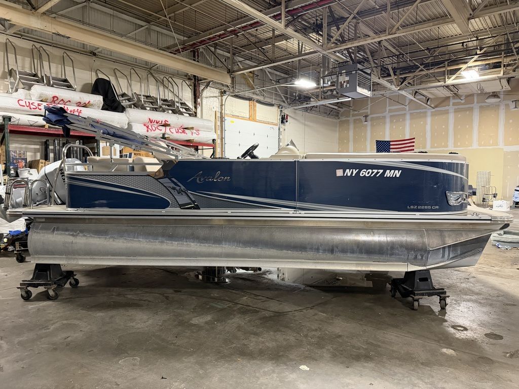 2018 Avalon LSZ Cruise 22' 25 FT in canandaigua NY