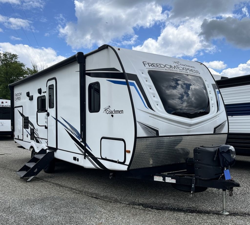 2023 Coachmen Freedom Express Ultra Lite 252RBS in erie PA