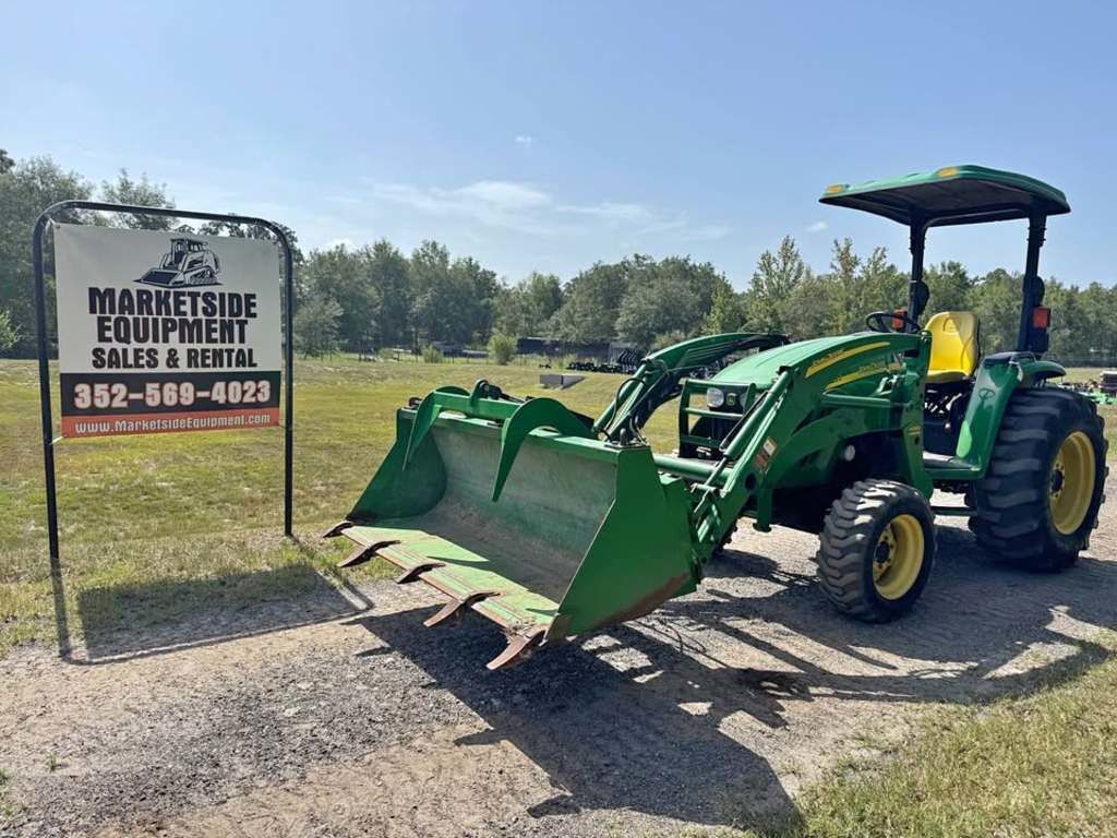 John Deere 4520 Tractor Loader with Bucket & Grapple! in Bushnell, FL