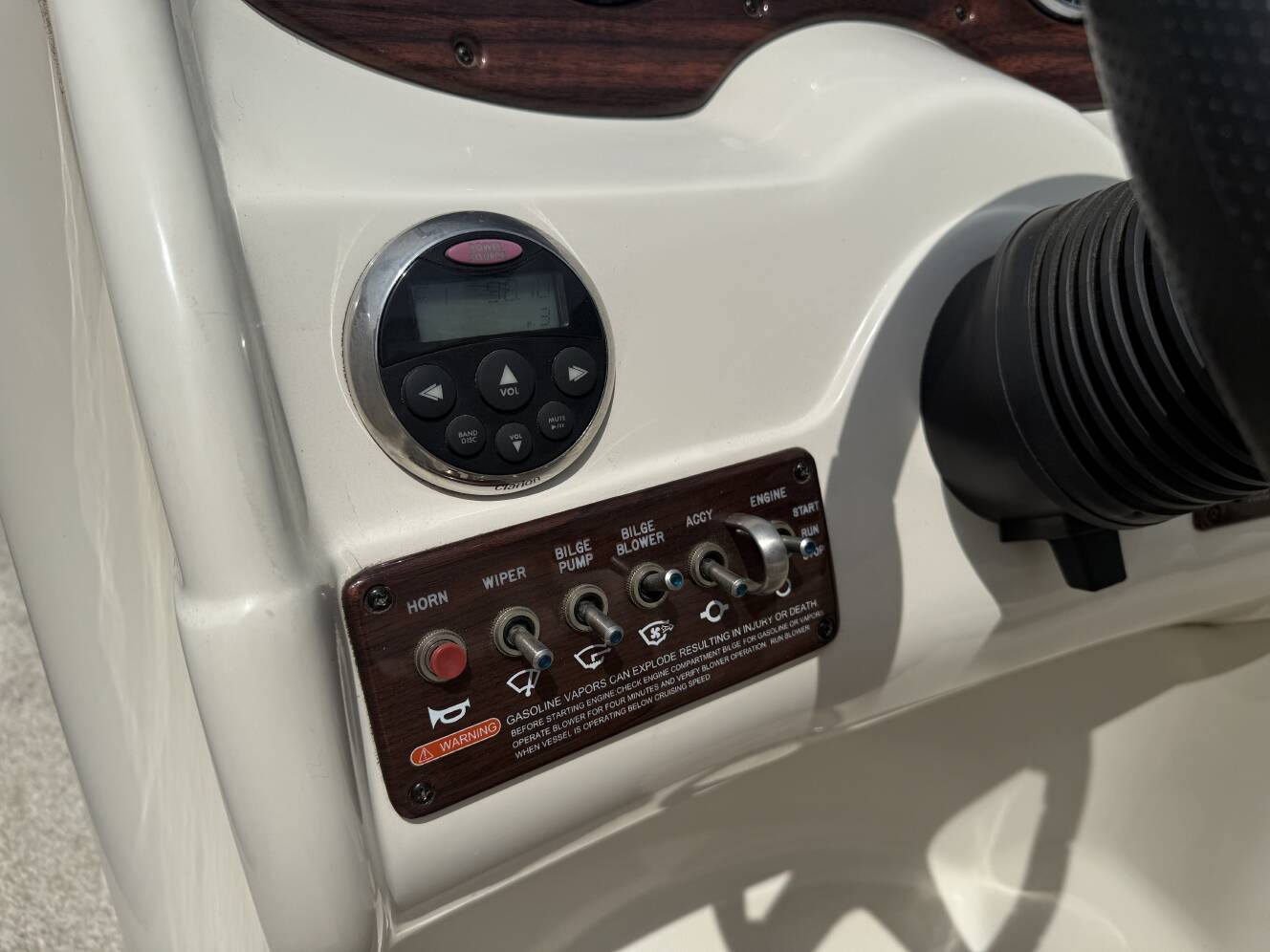 A photo of this 2008 Sea Ray 200 Sundeck®
