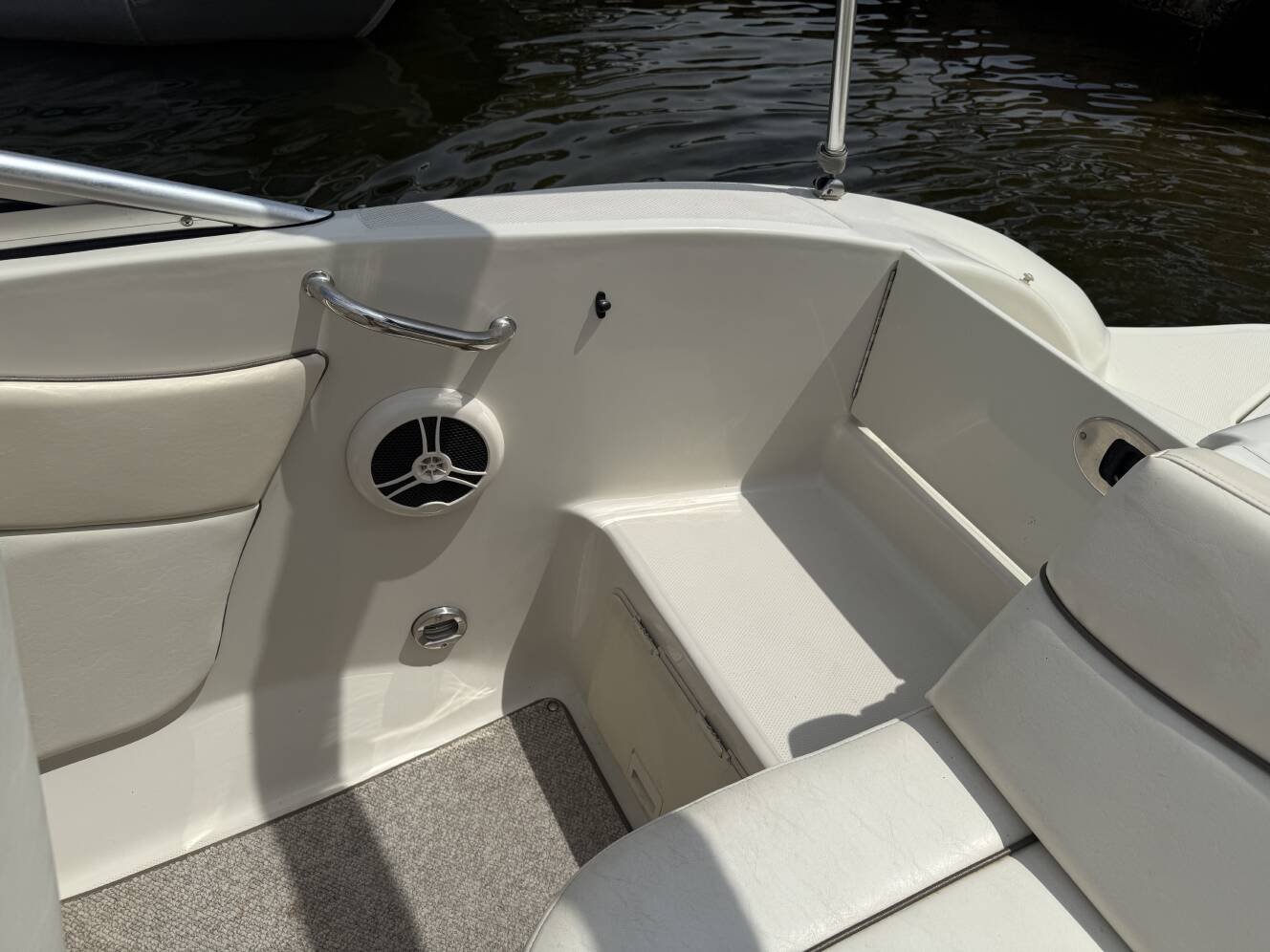 A photo of this 2008 Sea Ray 200 Sundeck®
