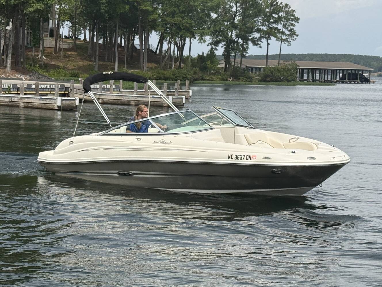 A photo of this 2008 Sea Ray 200 Sundeck®