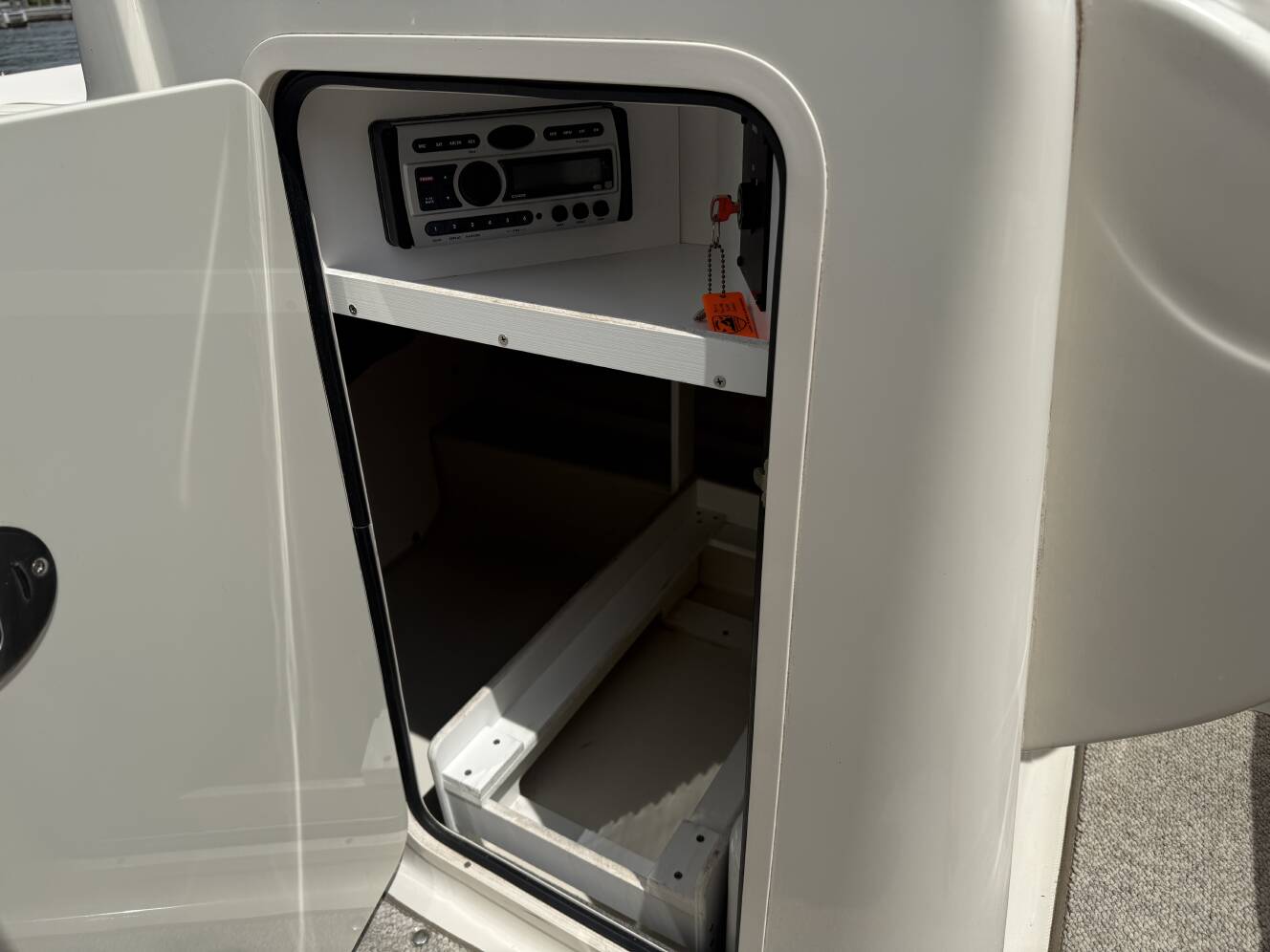 A photo of this 2008 Sea Ray 200 Sundeck®