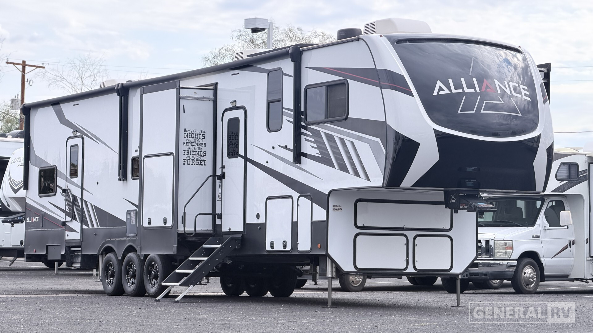 2022 Alliance Rv VALOR 40V13 in mesa AZ