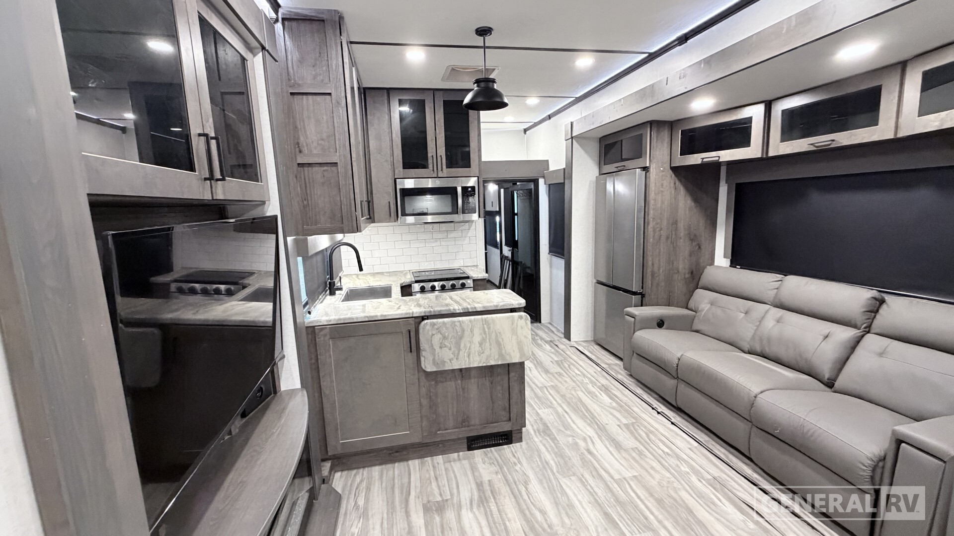 2022 Alliance Rv VALOR 40V13 in mesa AZ