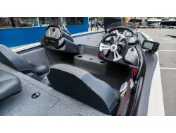 2022 Tracker 195TXW