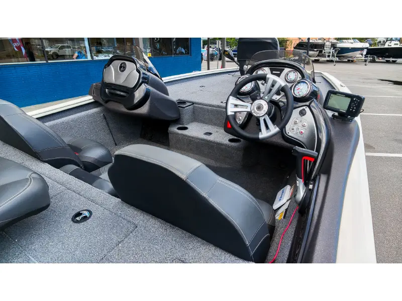 2022 Tracker 195TXW