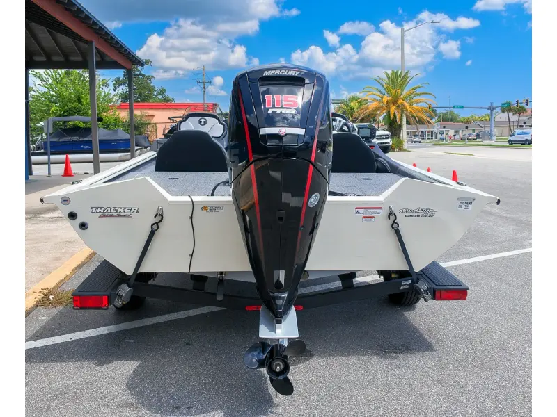 2022 Tracker 195TXW