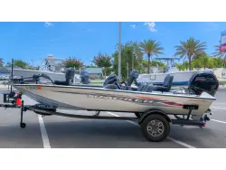 2022 Tracker 195TXW