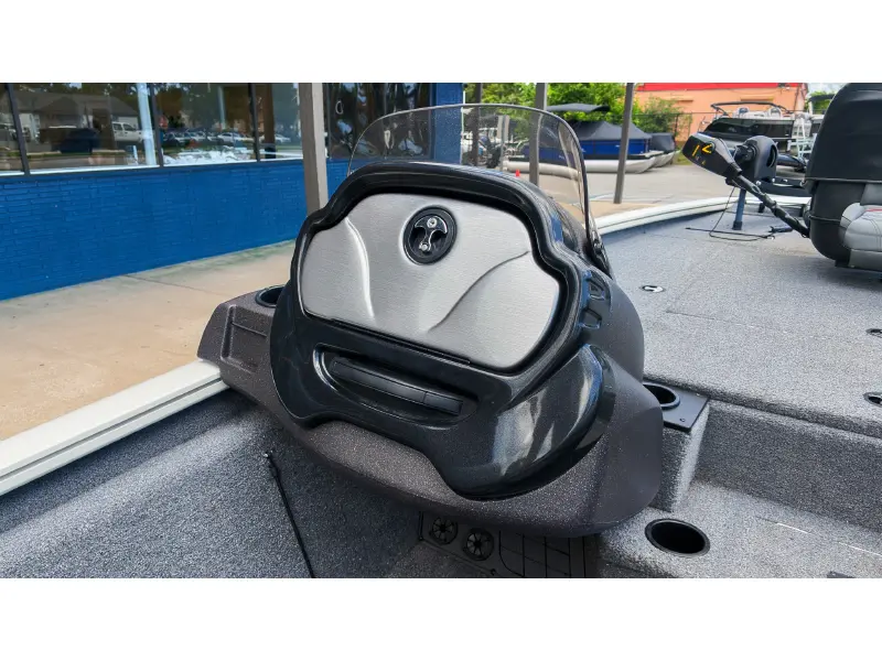2022 Tracker 195TXW