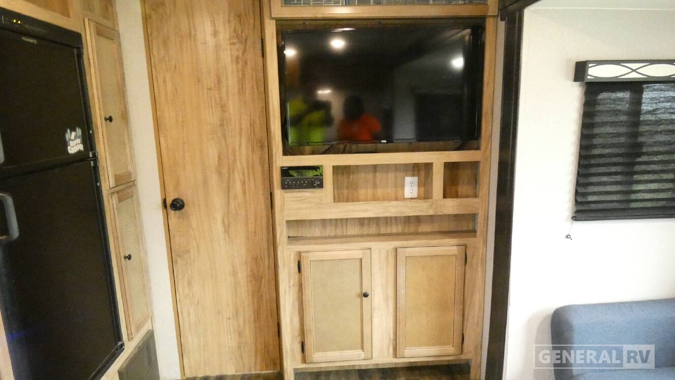A photo of this 2019 Coachmen Freedom Express Ultra Lite 248RBS