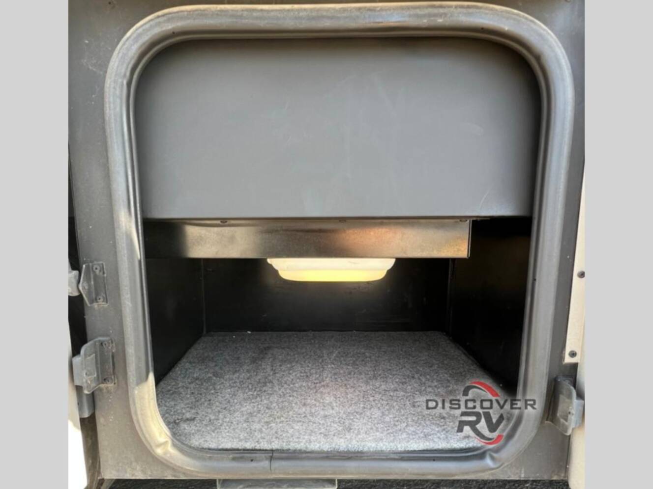 A photo of this 2005 Winnebago Sightseer 29R
