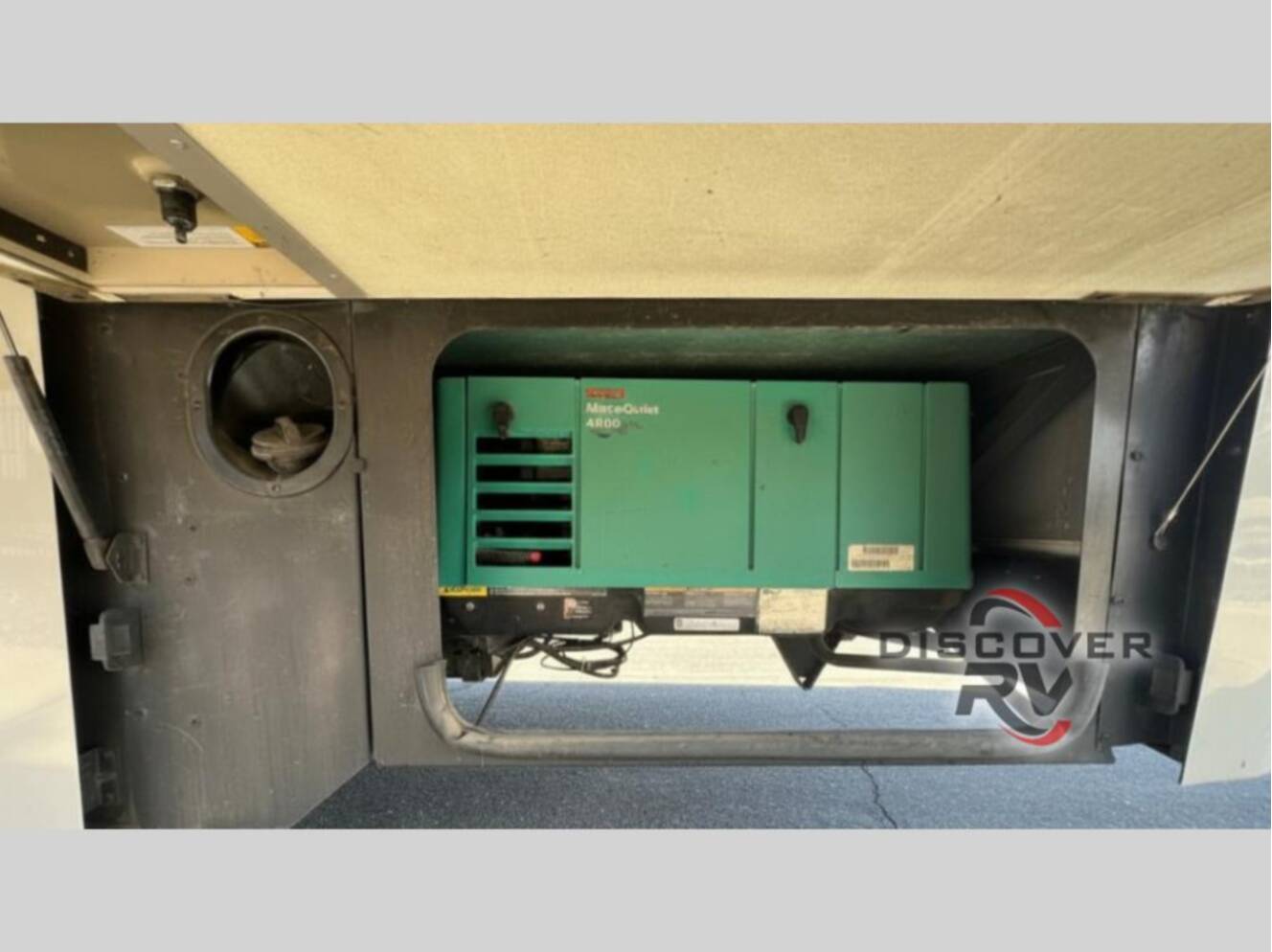 A photo of this 2005 Winnebago Sightseer 29R