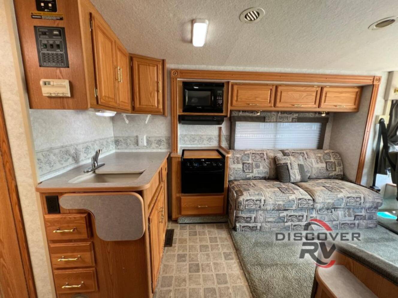 A photo of this 2005 Winnebago Sightseer 29R