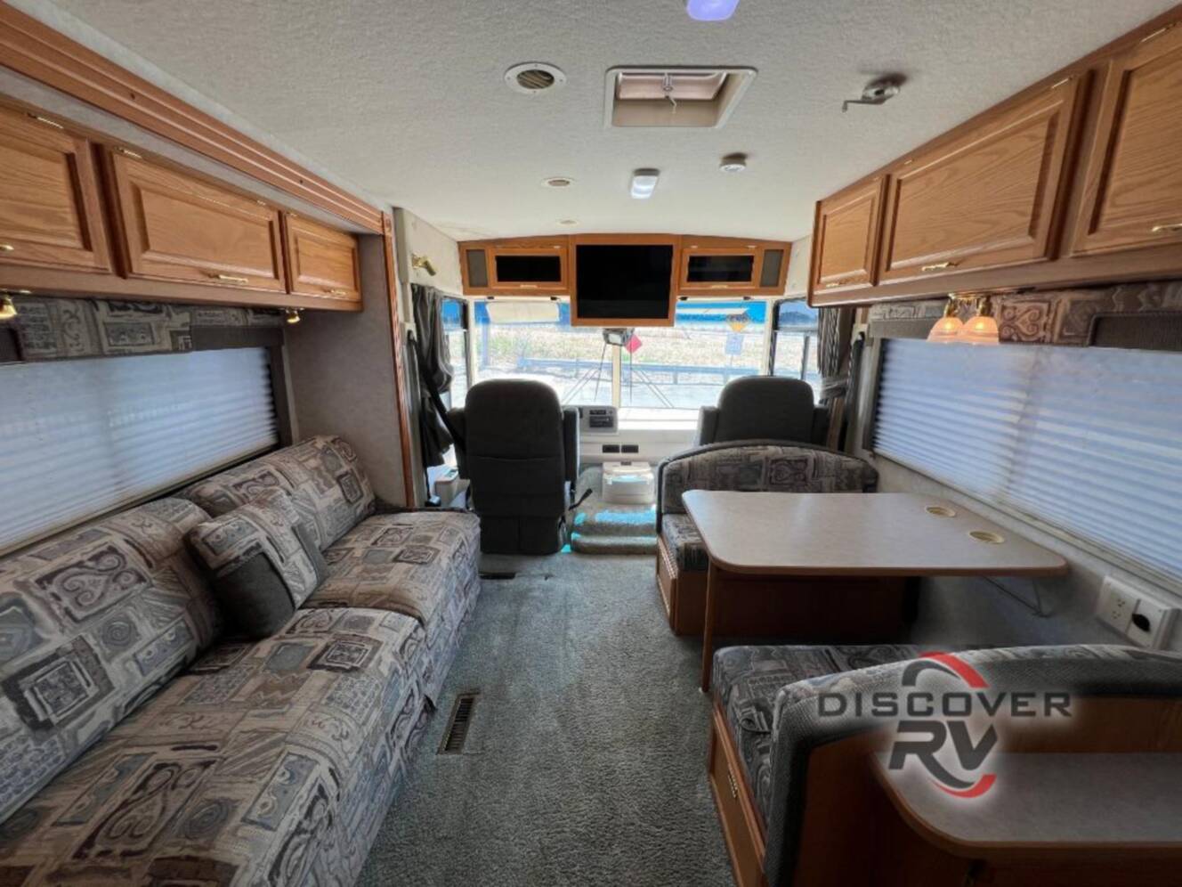 A photo of this 2005 Winnebago Sightseer 29R